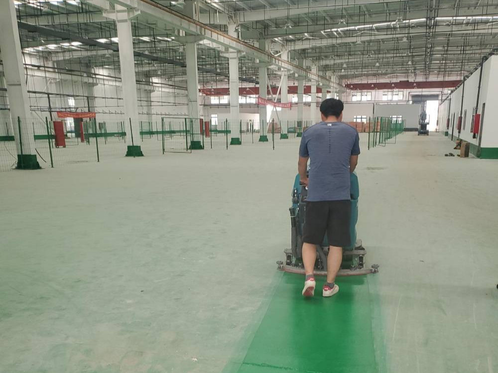 地下車庫使用洗地機(jī)時應(yīng)注意什么？