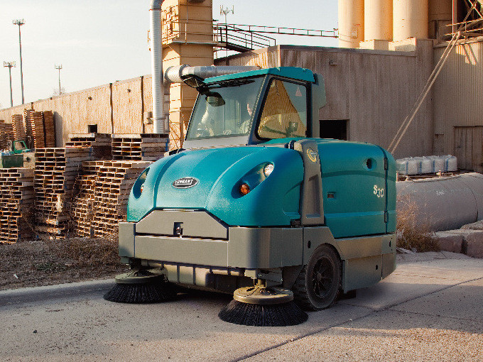 掃地機(jī)or洗地機(jī)？工廠清潔如何抉擇？