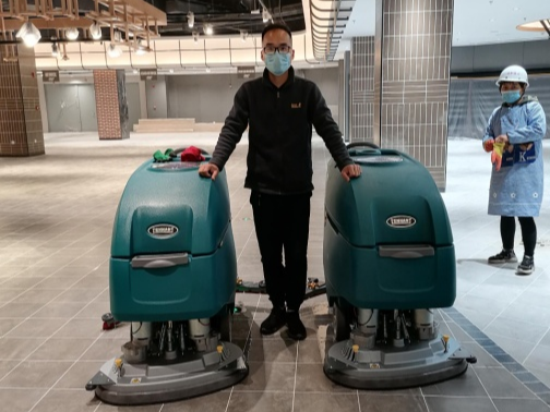 大型商場洗地機(jī)使用時要注意什么？