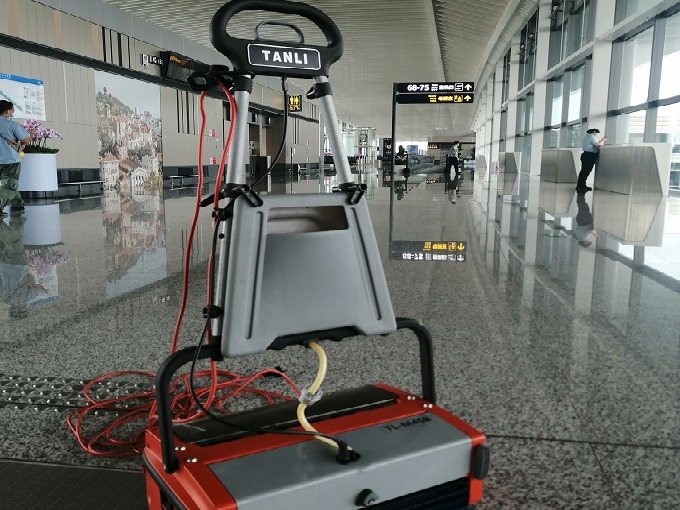 新品！扶梯清洗機(jī)，扶梯清洗好幫手!