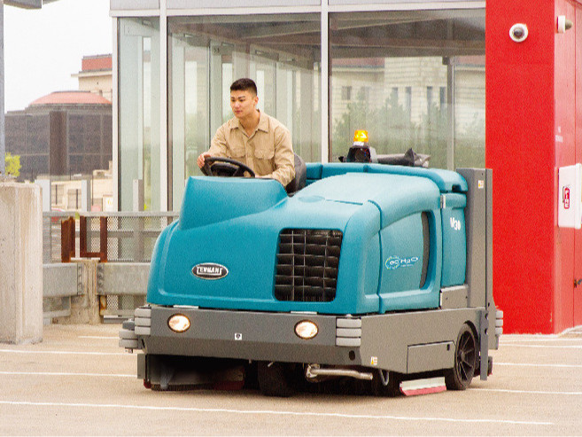 新能源車間地面清潔高手來也！且看它如何發(fā)揮實力！