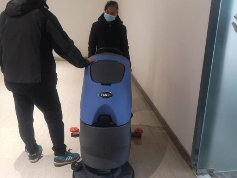 為什么餐廳需要使用洗地機(jī)？