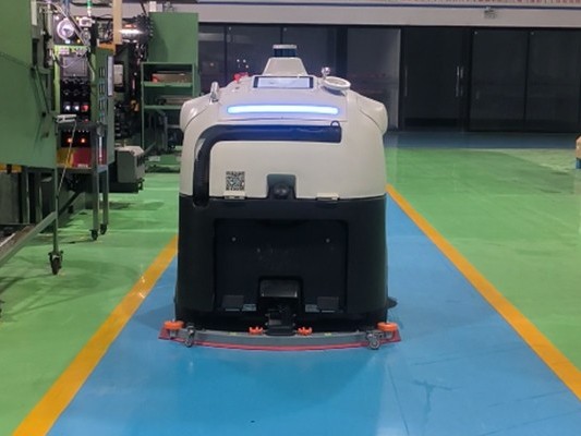 4 升水箱與 42 升水箱的較量，工業(yè)掃地機(jī)器人大揭秘！