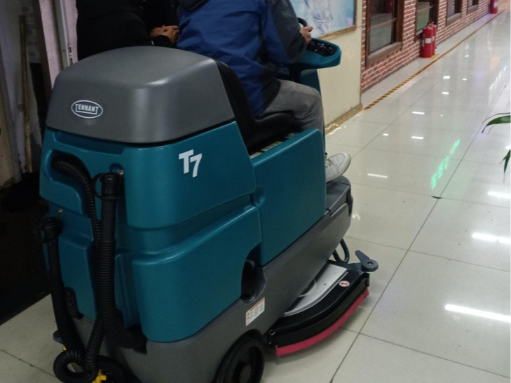 氣溫下降洗地機(jī)該如何保養(yǎng)？