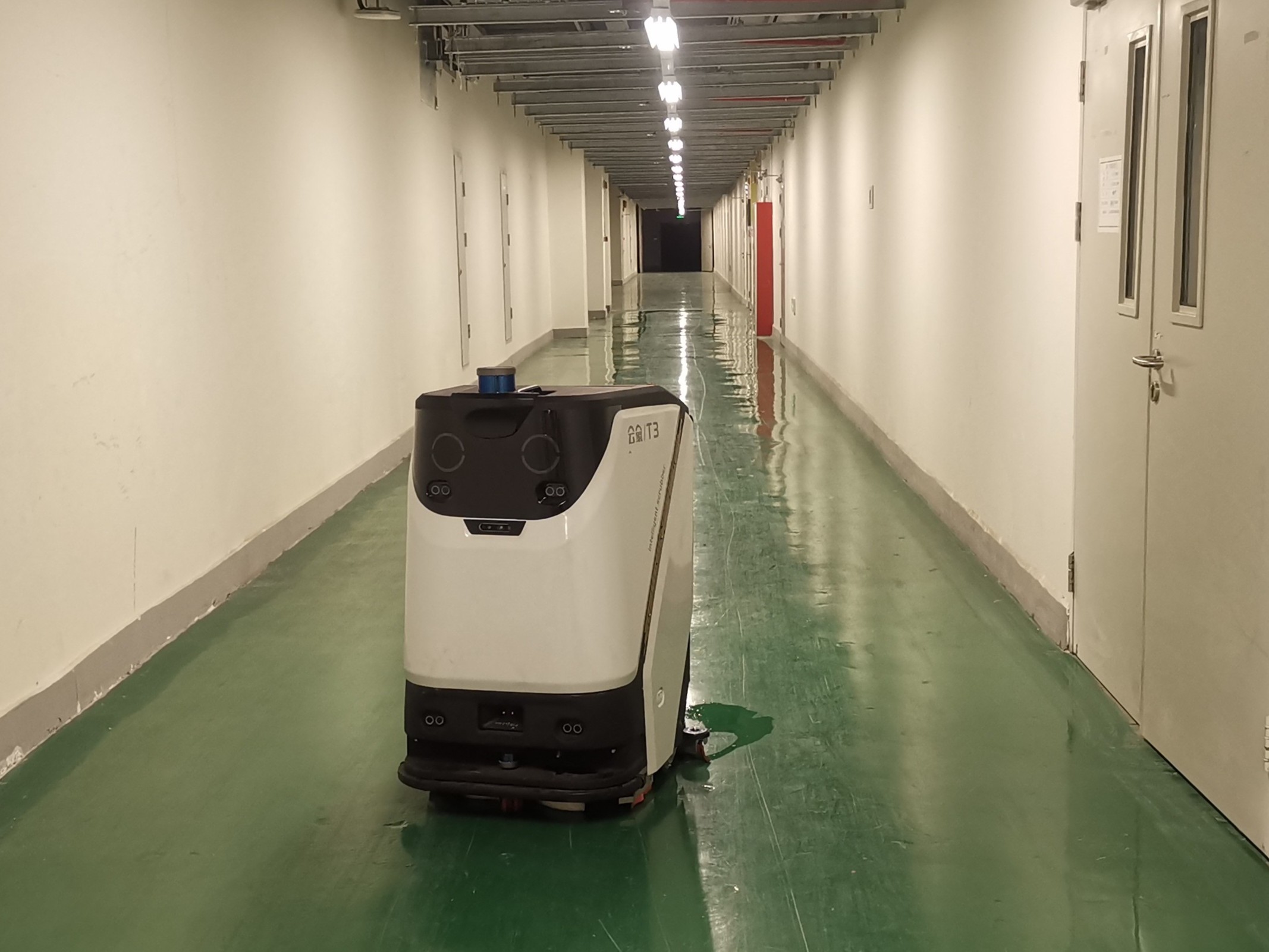 浙江某科技館名氣打響了！近期好評率提高了80%原來竟是引入坦力智能洗地機(jī)器人