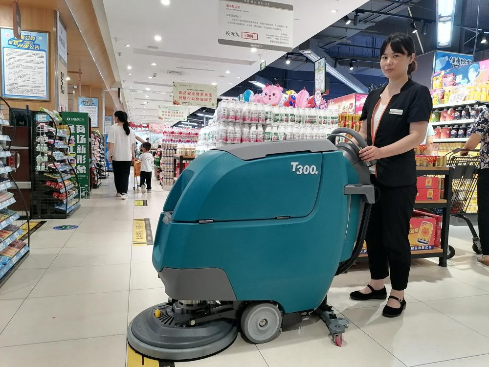 商場清潔，少不了這幾位“功臣”