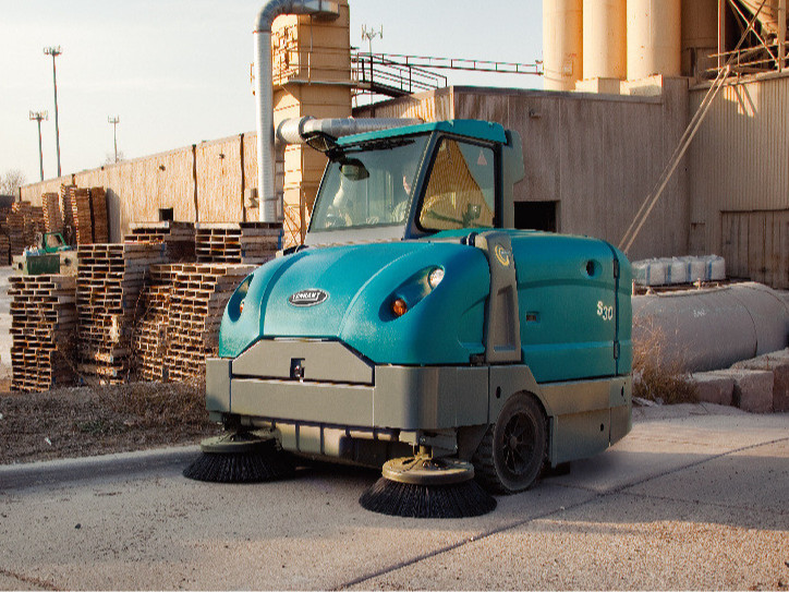 關(guān)于工廠掃地機(jī)你不知道的那些事：刷盤(pán)需多久更換一次？