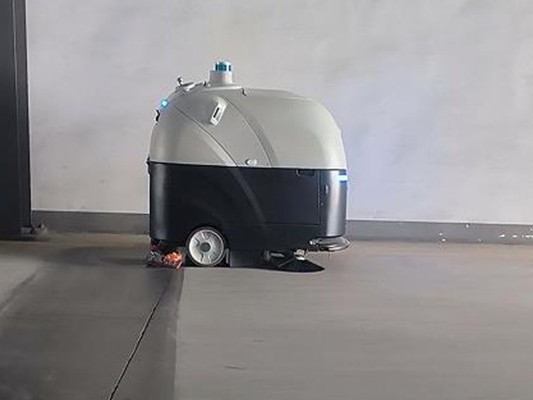 王楚欽孫穎莎晉級八強，坦力無人駕駛洗掃車清潔秀 “新招”！