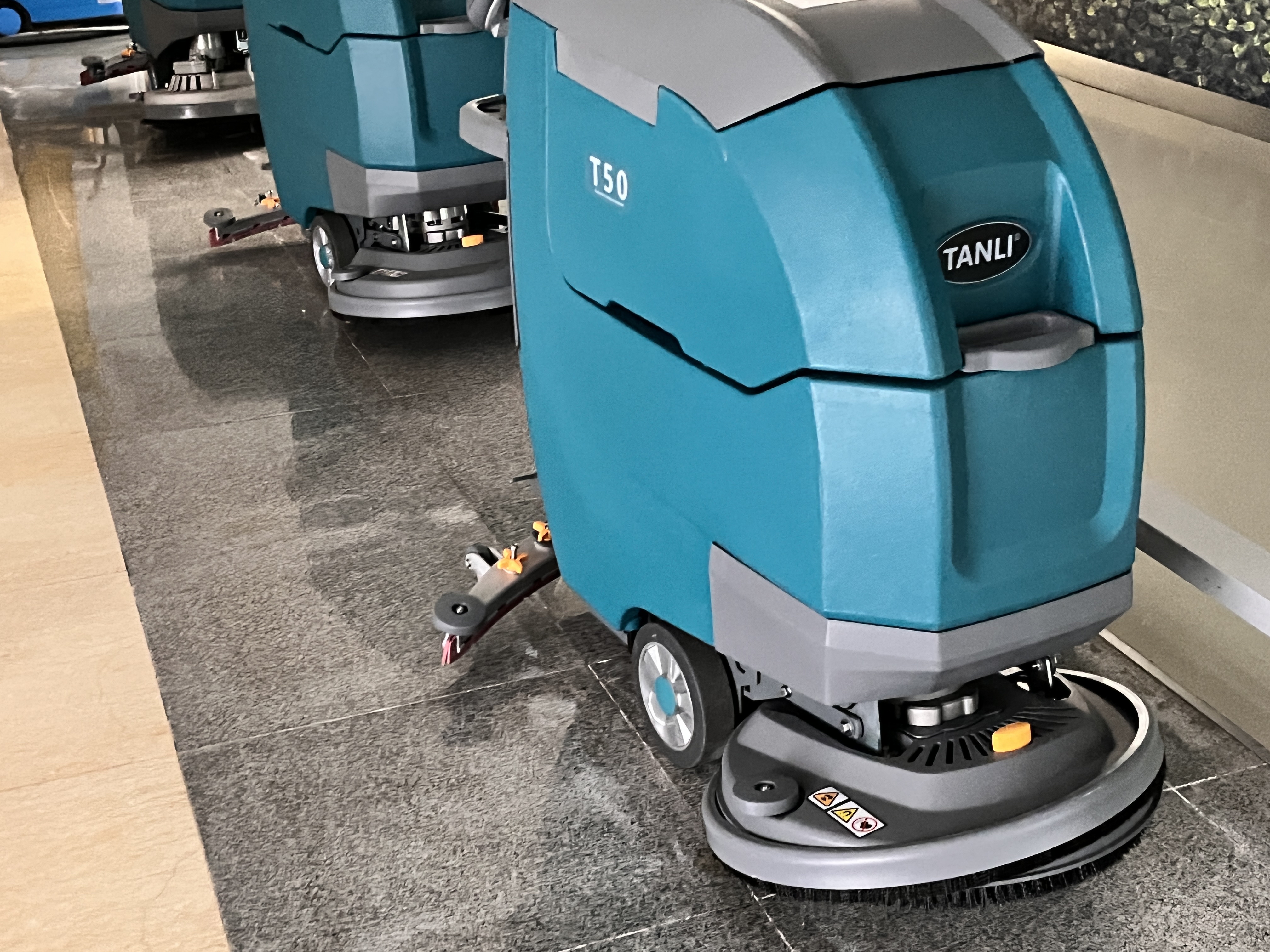 餐廳適合使用什么類(lèi)型洗地機(jī)？