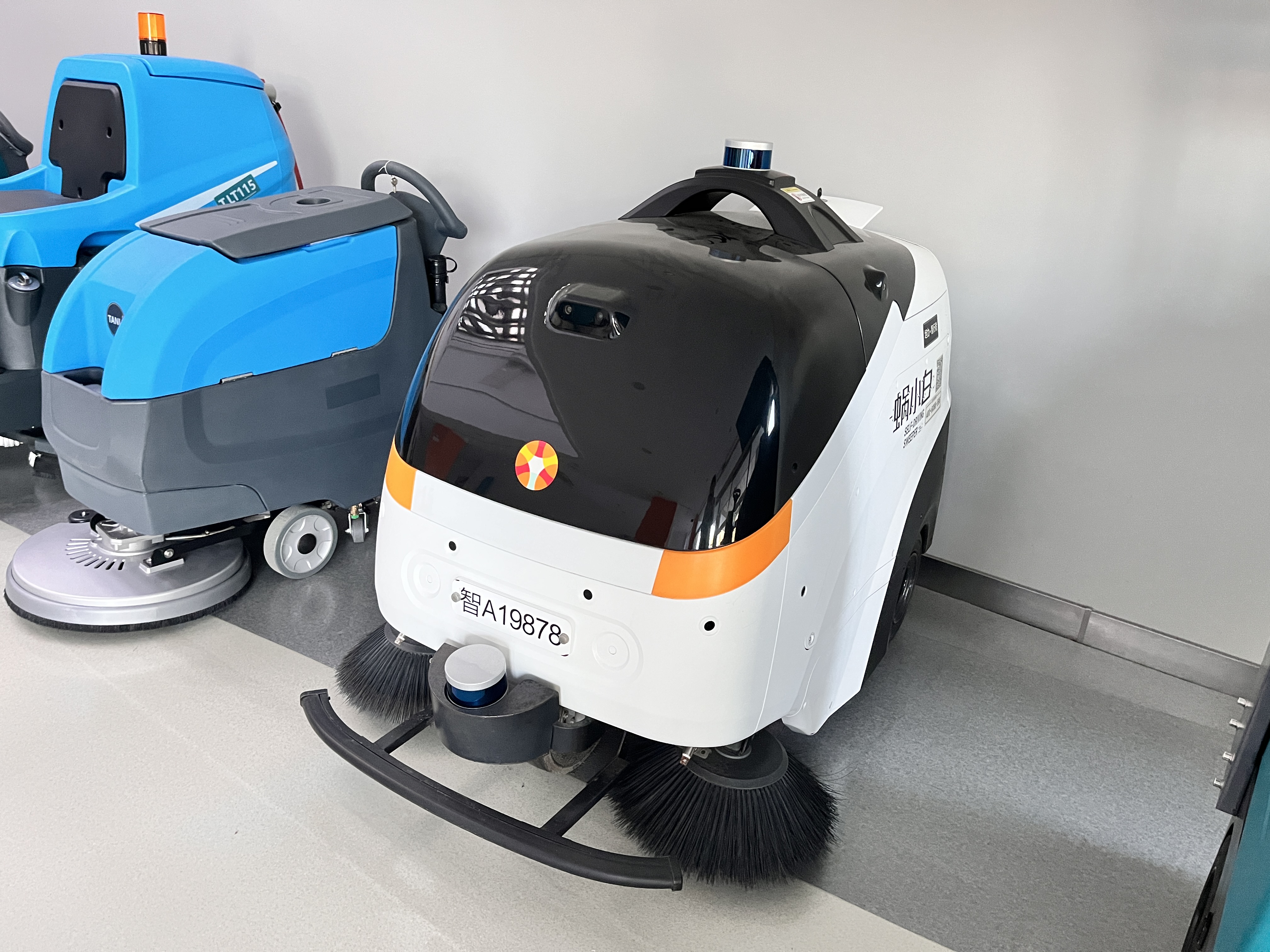 智能無(wú)人洗地車能夠解決的難題（二）