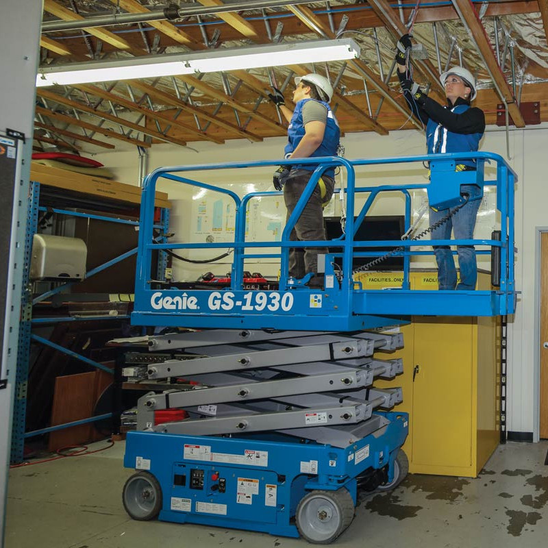 剪型高空作業(yè)平臺GS-1932 與 GS-1932 電動 剪型高空作業(yè)平臺gs-1930-1