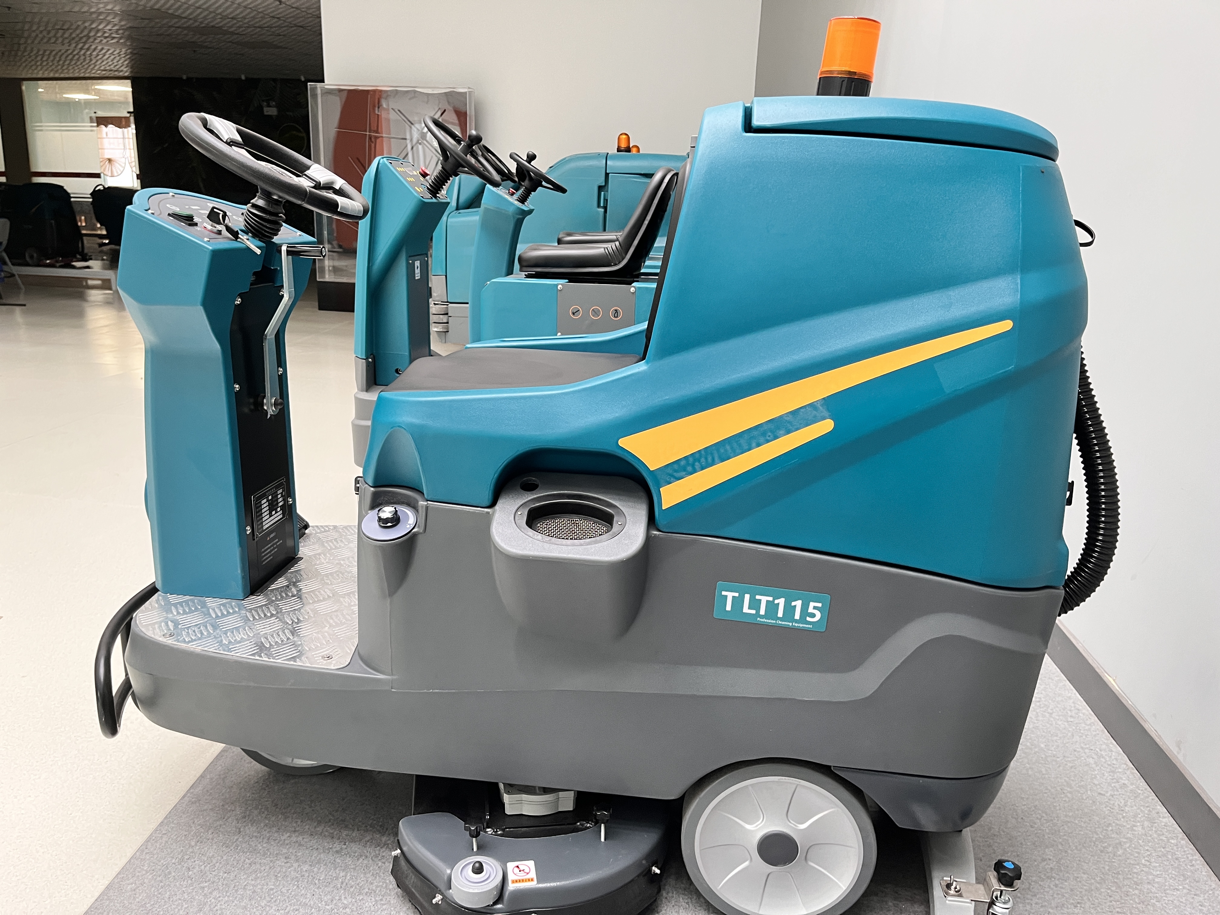 工廠洗地機(jī)，讓您清潔工程毫不費(fèi)力