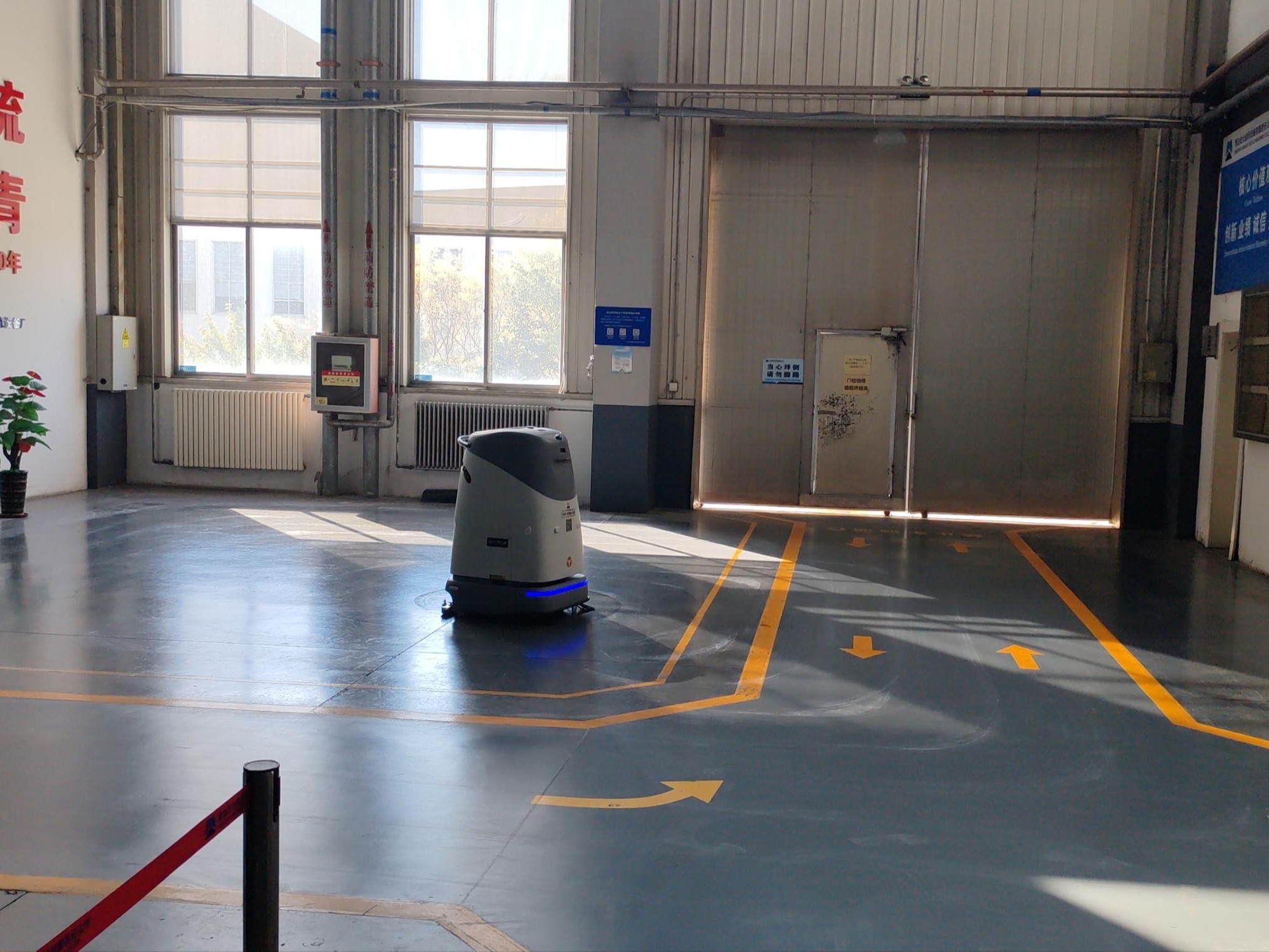 浙江大廠清潔 “大變革”：2 萬平車間 6 人變 1 人，洗地機成降本神器